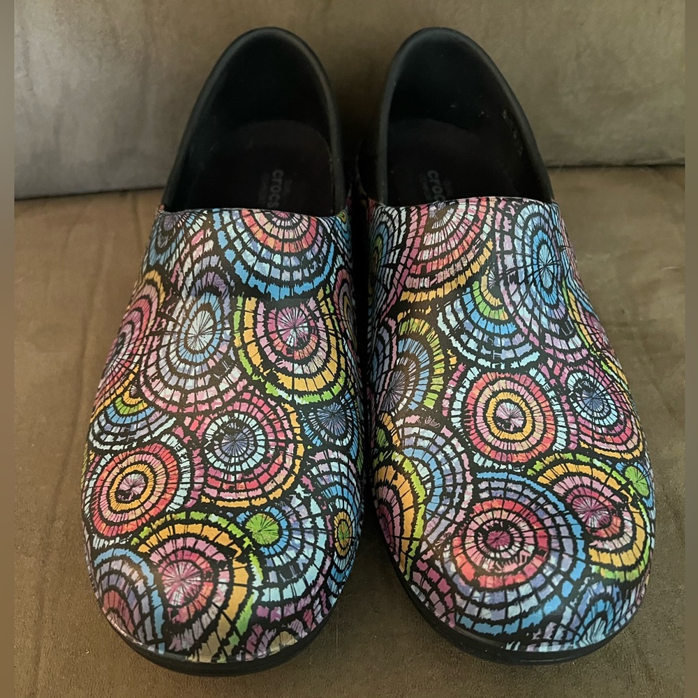 CROCS clogs, sz 11W—only worn a handful of times, like new